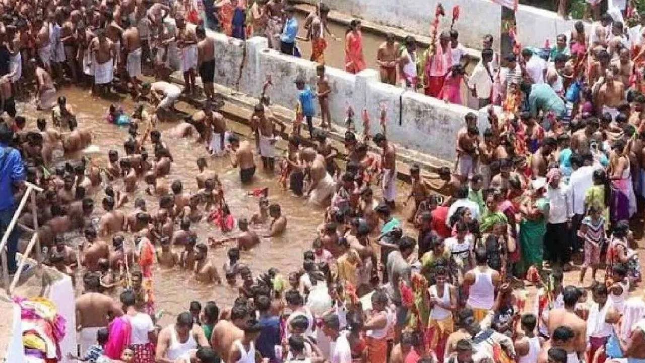 Major Stampedes This Year: ಕರ್ನಾಟಕ, ಆಂಧ್ರ ಪ್ರದೇಶ, ಉತ್ತರ ಪ್ರದೇಶ; ಈ ವರ್ಷ ದೇಶದಲ್ಲಿ ಸಂಭವಿಸಿದ ಪ್ರಮುಖ ಕಾಲ್ತುಳಿತ ದುರಂತಗಳಿವು - Image 3