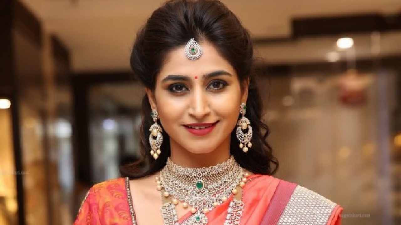 ಚಿನ್ನದ ದರದಲ್ಲಿಂದು ಯಥಾಸ್ಥಿತಿ;  ಹೊಸ ವರ್ಷಕ್ಕೆ ಇಳಿಕೆ ಕಾಣುತ್ತಾ ಬಂಗಾರ?