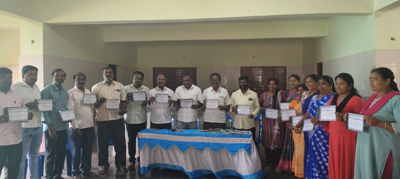 ಕೋ-ಆಪರೇಟಿವ್ ಸೊಸೈಟಿ ವತಿಯಿಂದ ಷೇರು ಪ್ರಮಾಣ ಪತ್ರ ವಿತರಣೆ