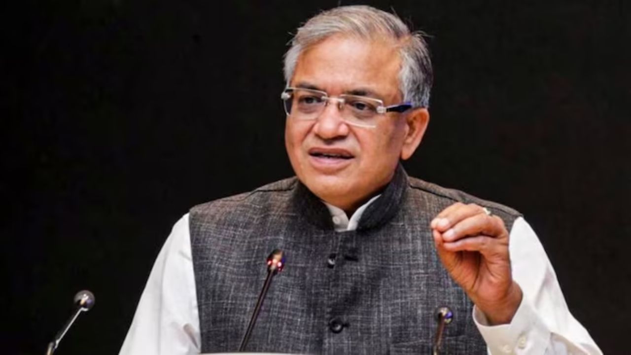 ಮುಖ್ಯ ಚುನಾವಣಾ ಆಯುಕ್ತರ ವಜಾಗೊಳಿಸಲು ಸಹಿ ಹಾಕಿದ ಸಂಸದರು