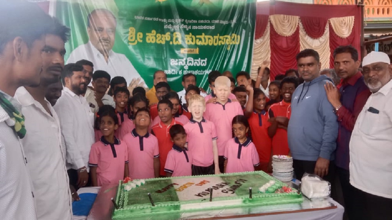 HD Kumaraswamy: ಶಿಡ್ಲಘಟ್ಟದಲ್ಲಿ ಜೆಡಿಎಸ್ ಕಾರ್ಯಕರ್ತರಿಂದ ಎಚ್ ಡಿ ಕುಮಾರಸ್ವಾಮಿ ಹುಟ್ಟುಹಬ್ಬ ಆಚರಣೆ
