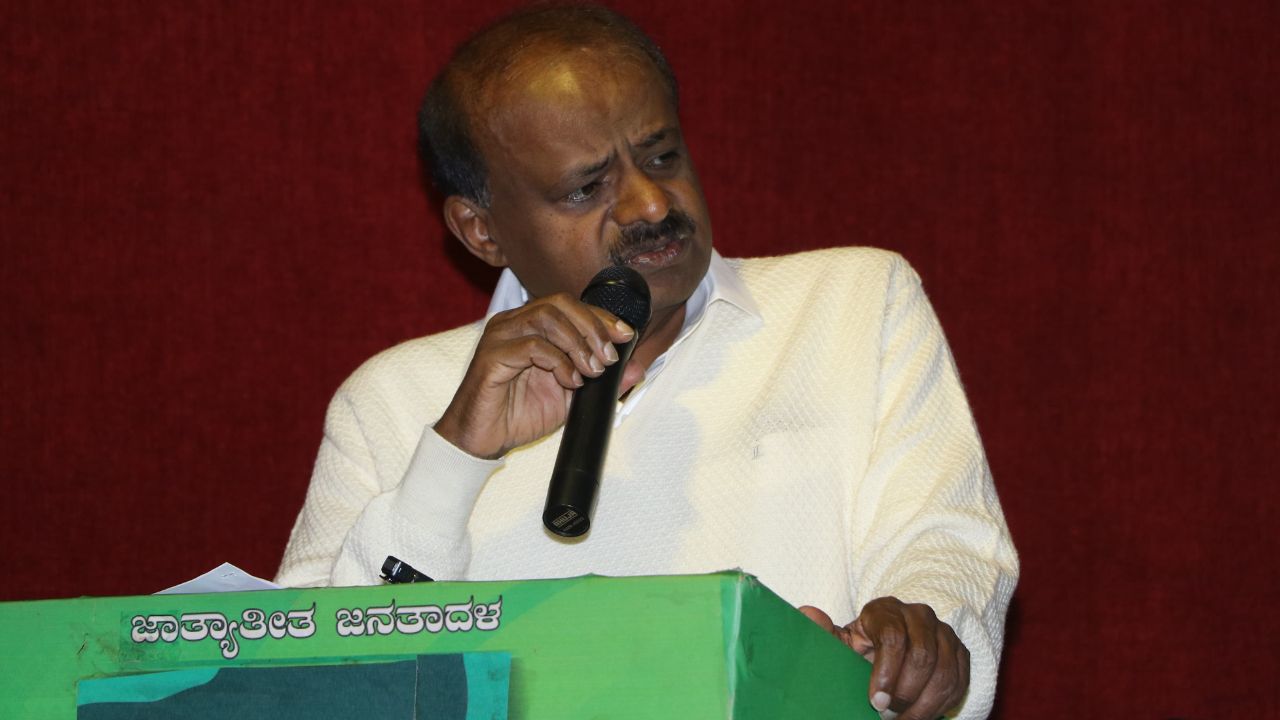 ಕೆಲವರಿಗೆ ಜನರ ದುಡ್ಡು ಲೂಟಿ ಹೊಡೆಯೋ ಚಪಲ: ಎಚ್‌ಡಿಕೆ ತಿರುಗೇಟು