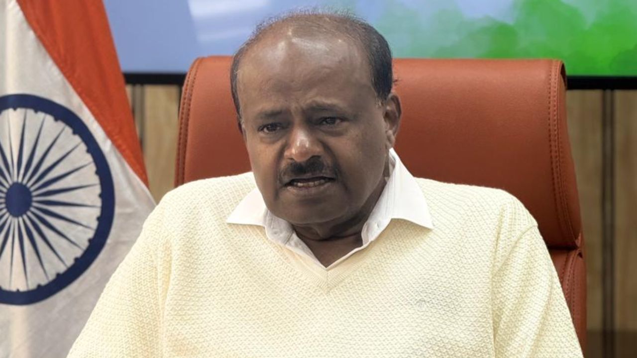 ಮಕ್ಕಳಿಗೆ ಭಗವದ್ಗೀತೆ ಕಲಿಸಿ ಅನ್ನೋದು ಮಹಾನ್ ಅಪರಾಧವೇ?; ಸಿಎಂ, ಸಚಿವ ಮಹದೇವಪ್ಪಗೆ ಕುಮಾರಸ್ವಾಮಿ ಪ್ರಶ್ನೆ