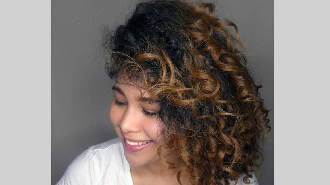 Hairstyle Trend: ನ್ಯಾಚುರಲ್ ಲುಕ್ಗಾಗಿ ಬಿಗ್ ರಿಂಗ್ಲೆಟ್ಸ್ ಹೇರ್ಸ್ಟೈಲ್ - Image 3