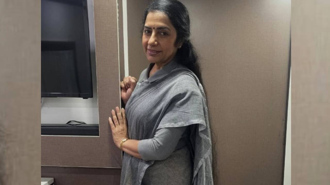 Star Saree Fashion Review 2025: ಮಹಿಳೆಯರನ್ನು ಸೆಳೆದ ಸುಹಾಸಿನಿಯವರ ಹ್ಯಾಂಡ್‌ಲೂಮ್‌ ಸೀರೆ - Image 4