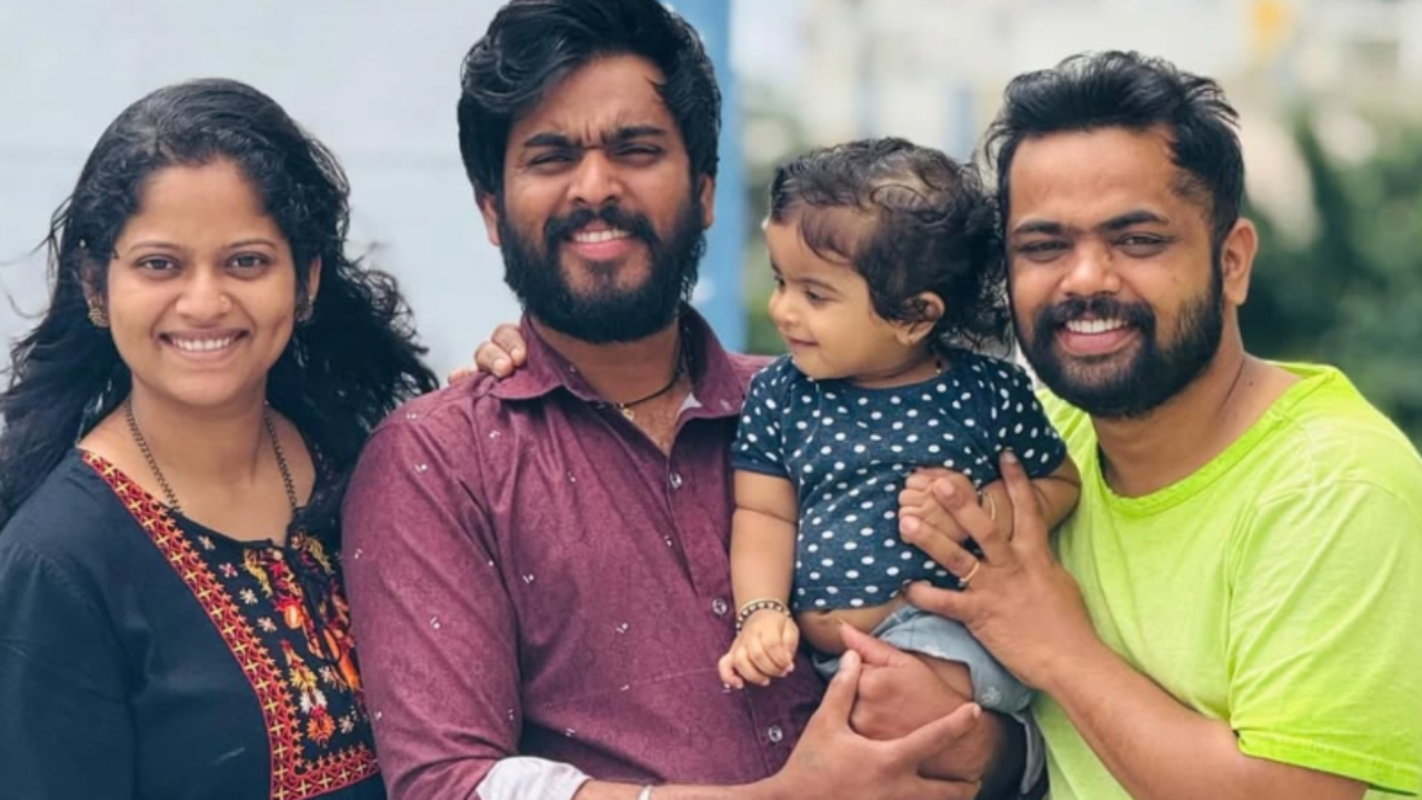 Hanumantha: ಧನರಾಜ್ ಮಗಳ ಜೊತೆ ಫೋಟೋಕ್ಕೆ ಕ್ಯೂಟ್ ಆಗಿ ಪೋಸ್ ಕೊಟ್ಟ ಹನುಮಂತ - Image 5