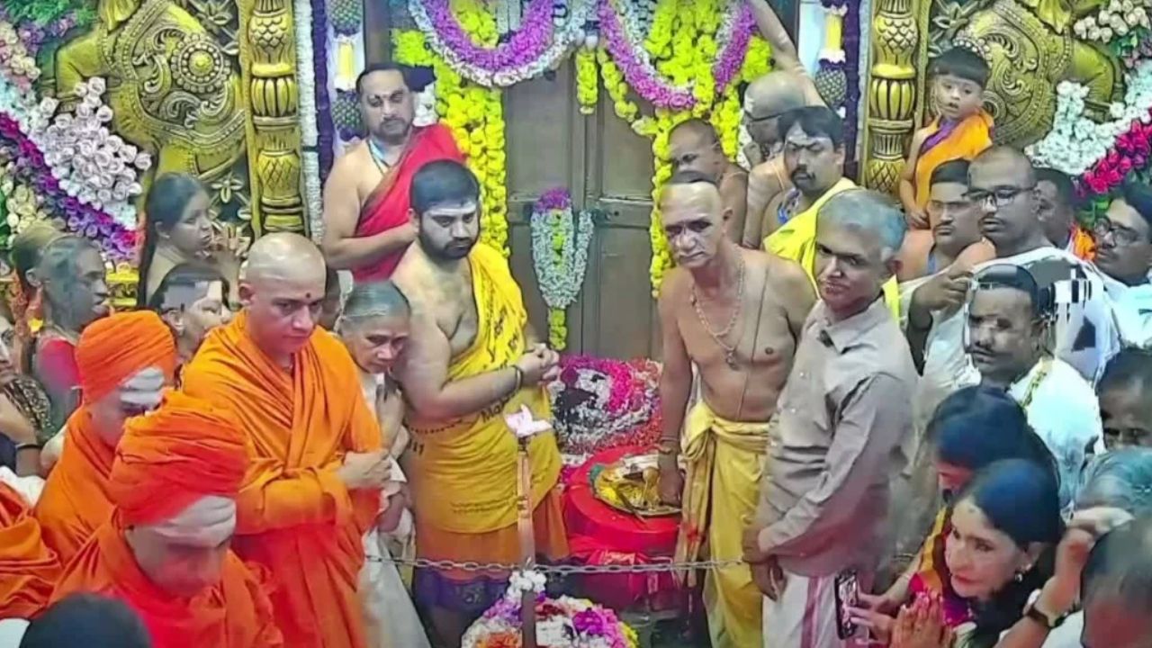 ಶಾಸ್ತ್ರೋಕ್ತವಾಗಿ ತೆರೆದ ಹಾಸನಾಂಬ ಗರ್ಭಗುಡಿ ಬಾಗಿಲು