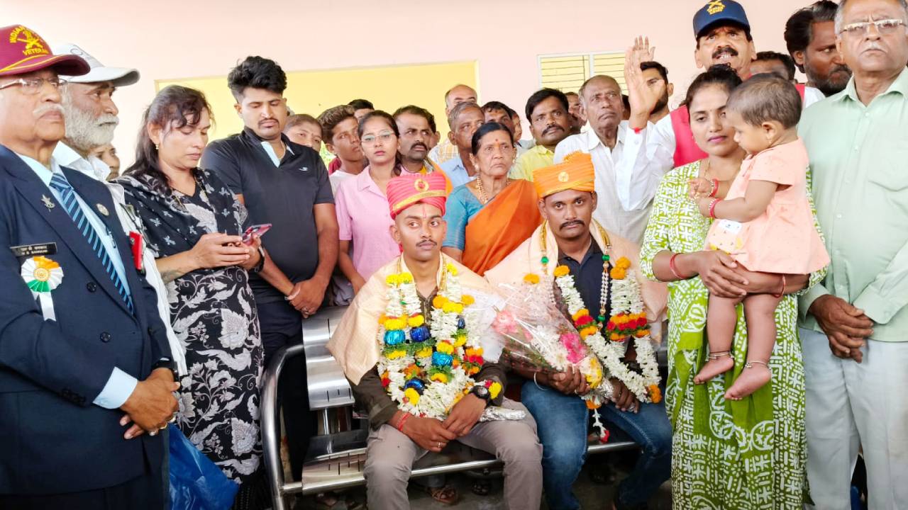 ರಜೆಗೆ ಬಂದಿದ್ದ ಹಾವೇರಿಯ ಇಬ್ಬರು ಯೋಧರು ಮರಳಿ ಕರ್ತವ್ಯಕ್ಕೆ