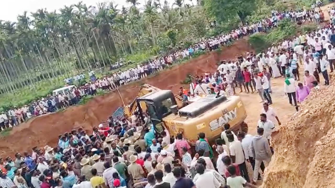 ರೈತರ ಪ್ರತಿಭಟನೆ; ಹೇಮಾವತಿ ಎಕ್ಸ್ಪ್ರೆಸ್ ಕೆನಾಲ್ ಕಾಮಗಾರಿ ಸ್ಥಗಿತ