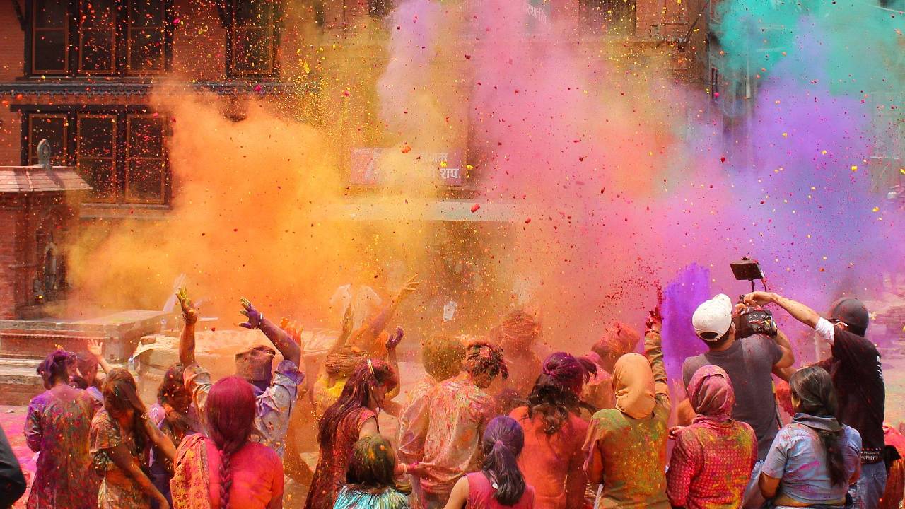Holi 2025: ರಂಗು ತುಂಬಿದ ಹೋಳಿ ಆಚರಣೆಯ ಸಂಕೇತವೇನು?