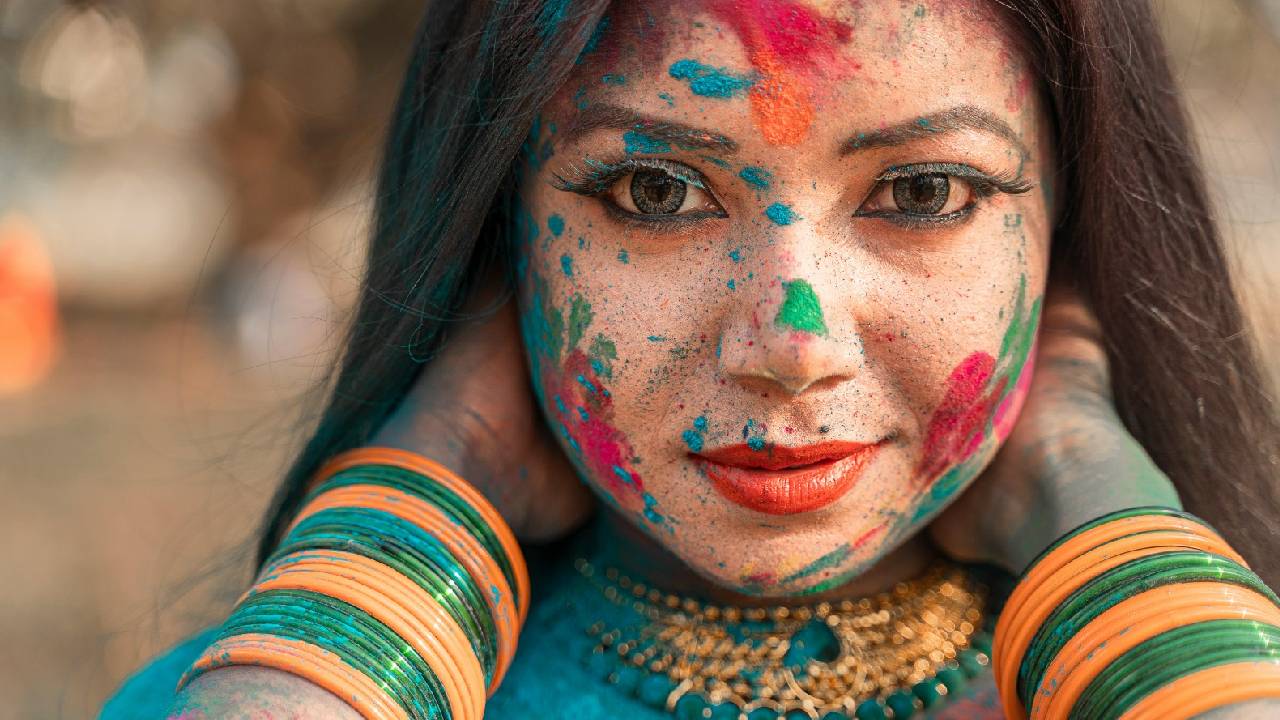 Holi Styling Tips 2026: ವೀಕೆಂಡ್‌ವರೆಗೂ ನಡೆಯುವ ಹೋಳಿ ಸೆಲೆಬ್ರೇಷನ್‌ಗೆ ಇಲ್ಲಿವೆ 5 ಸ್ಟೈಲಿಂಗ್‌ ಟಿಪ್ಸ್ - Image 3
