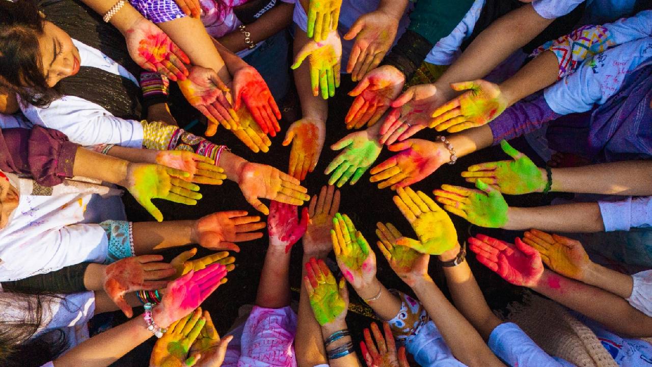 Holi Celebration 2026: ಎಲ್ಲೆಡೆ ಹೋಳಿ ಪಾರ್ಟಿಯ ಸಂಭ್ರಮ - Image 1