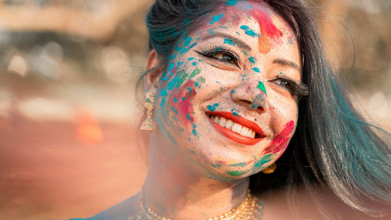 Holi Styling Tips 2026: ವೀಕೆಂಡ್‌ವರೆಗೂ ನಡೆಯುವ ಹೋಳಿ ಸೆಲೆಬ್ರೇಷನ್‌ಗೆ ಇಲ್ಲಿವೆ 5 ಸ್ಟೈಲಿಂಗ್‌ ಟಿಪ್ಸ್ - Image 2