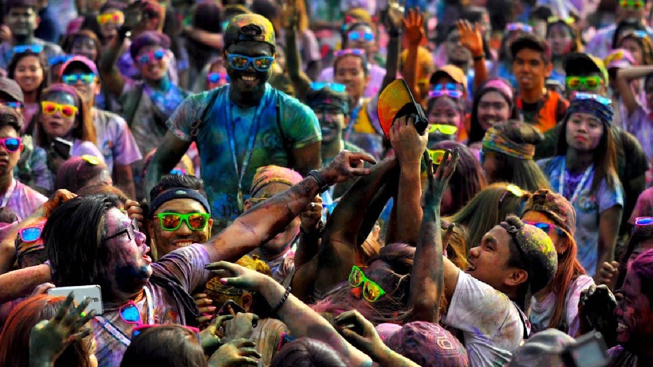 Holi Celebration 2026: ಎಲ್ಲೆಡೆ ಹೋಳಿ ಪಾರ್ಟಿಯ ಸಂಭ್ರಮ - Image 2