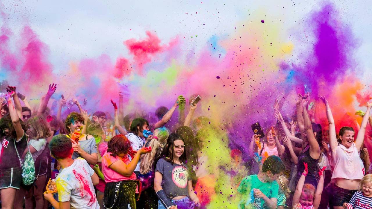 Holi Celebration 2026: ಎಲ್ಲೆಡೆ ಹೋಳಿ ಪಾರ್ಟಿಯ ಸಂಭ್ರಮ - Image 4