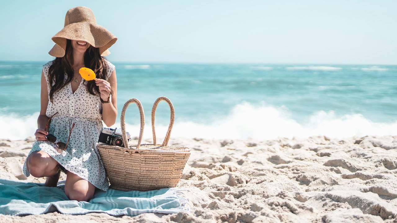 Holiday Fashion 2025: ಇಯರ್ ಎಂಡ್‌ನಲ್ಲಿ ಟ್ರೆಂಡಿಯಾದ ಹಾಲಿಡೇ ಫ್ಯಾಷನ್ ವೇರ್‌ಗಳಿವು - Image 3