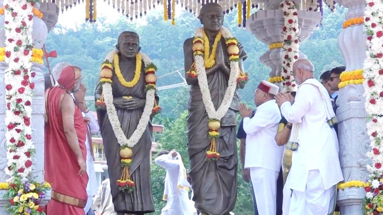 Sri Kshetra Horanadu: ಶ್ರೀ ಕ್ಷೇತ್ರ ಹೊರನಾಡಿನಲ್ಲಿ 5ನೇ ಧರ್ಮಕರ್ತ ಡಿ.ಬಿ. ವೆಂಕಟಸುಬ್ಬಾ ಜೋಯಿಸ್ ದಂಪತಿ ಪುತ್ಥಳಿ ಅನಾವರಣ