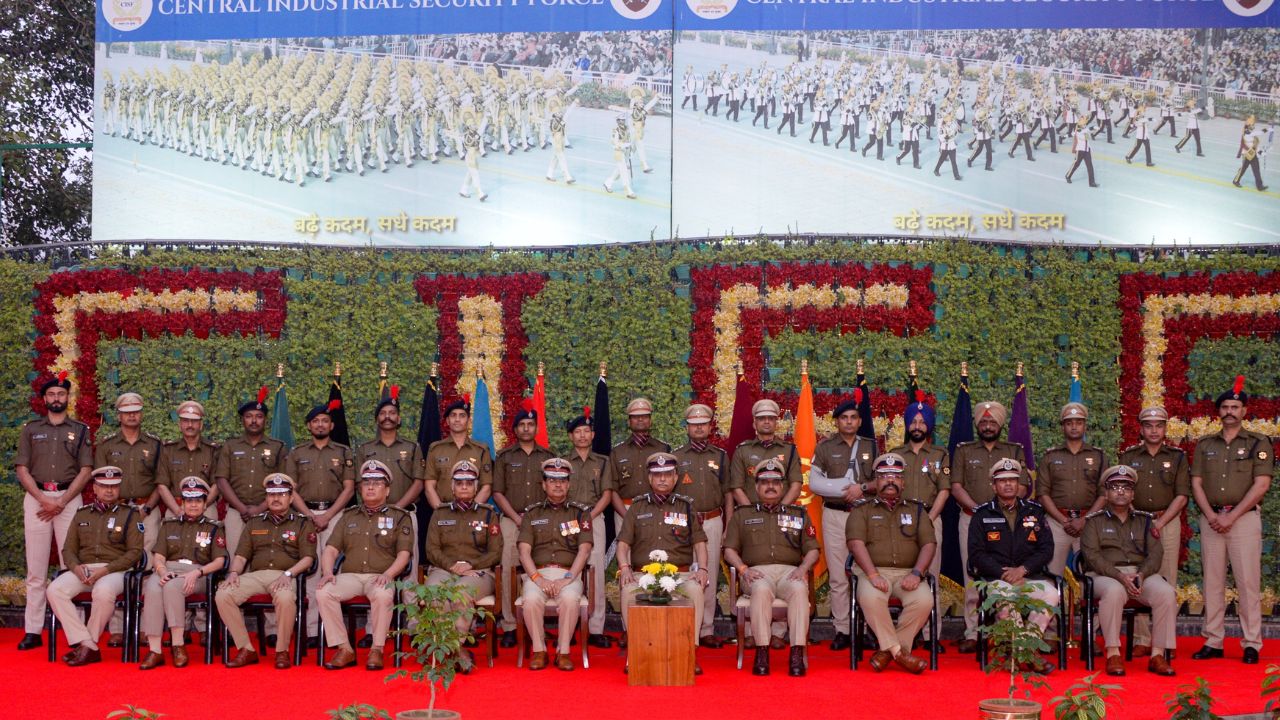 ಸಿಐಎಸ್ ಎಫ್ ಸಿಬ್ಬಂದಿಗೆ ಪದಕ ಪ್ರಧಾನ