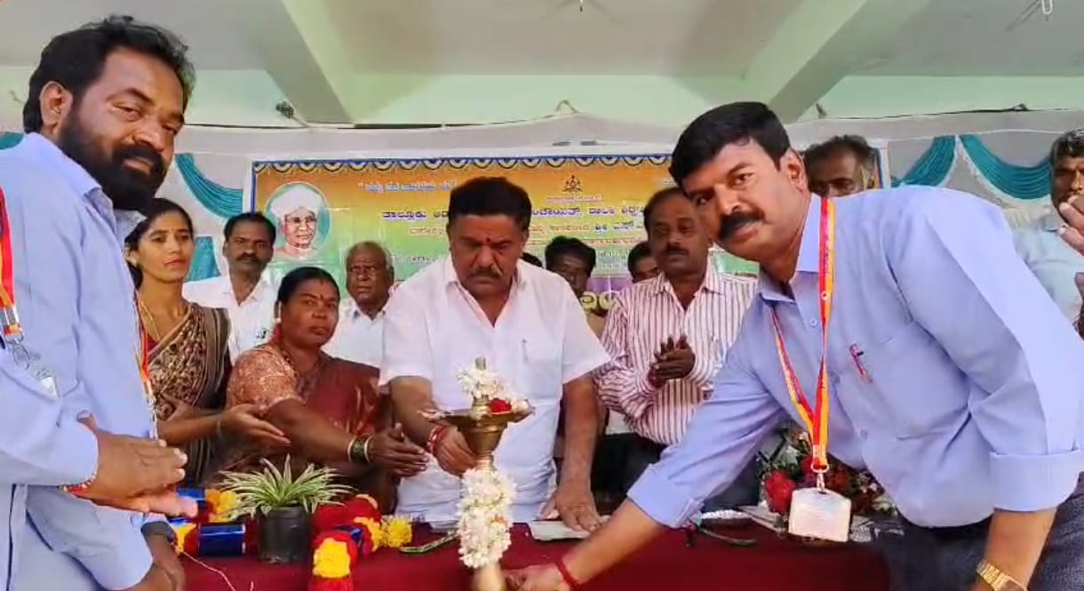 MLA S N Subbareddy: ಶೇ 100ರಷ್ಠು ಫಲಿತಾಂಶ ತಂದು ಕೊಡುವ ಪ್ರತಿ ಸರ್ಕಾರಿ ಪ್ರೌಢಶಾಲೆಯ ಶಿಕ್ಷಕರಿಗೆ ವೈಯಕ್ತಿಕವಾಗಿ 1 ಲಕ್ಷ ನಗದು ಬಹುಮಾನ