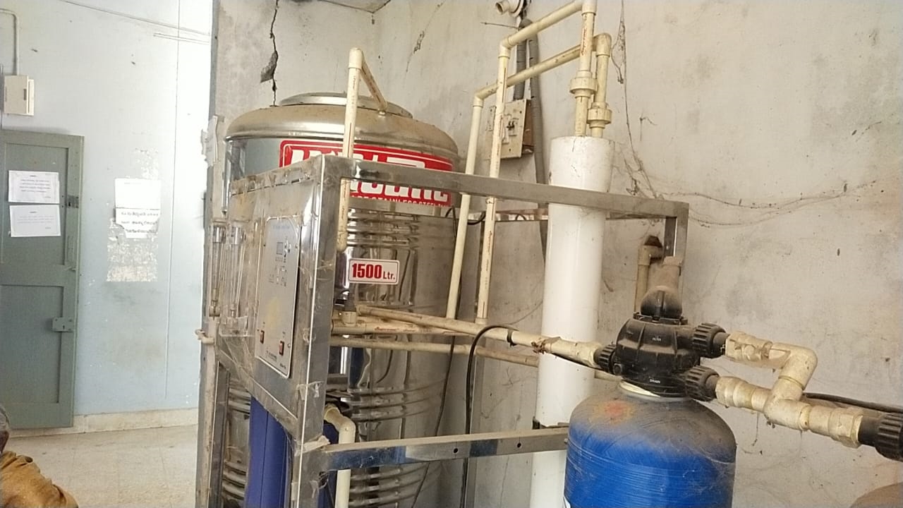 ಶೌಚಾಲಯ ಇಲ್ಲದೇ ಪರದಾಡಿದ ಪುರುಷರು ಮತ್ತು ಮಹಿಳೆಯರು