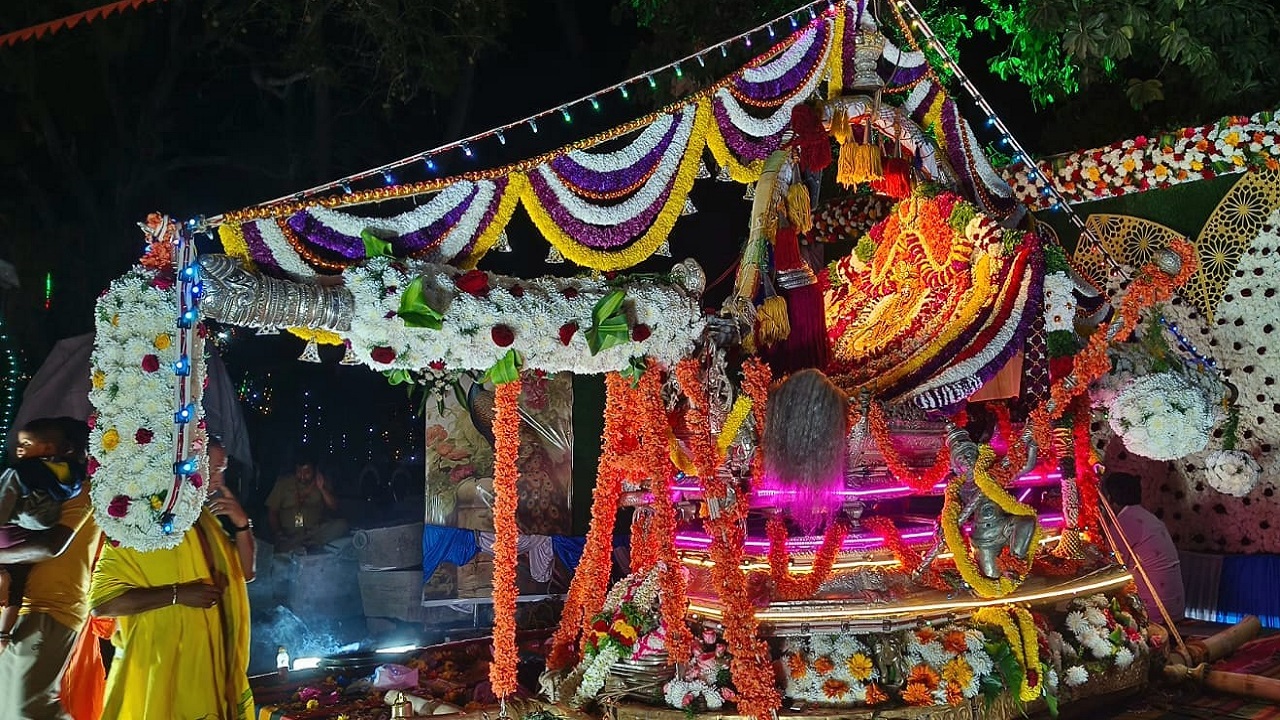 ವಿಜೃಂಭಣೆಯಿಂದ ಜರುಗಿದ ಗುಬ್ಬಿಯಪ್ಪನ ಬೆಳ್ಳಿ ಪಲ್ಲಕ್ಕಿ ಉತ್ಸವ