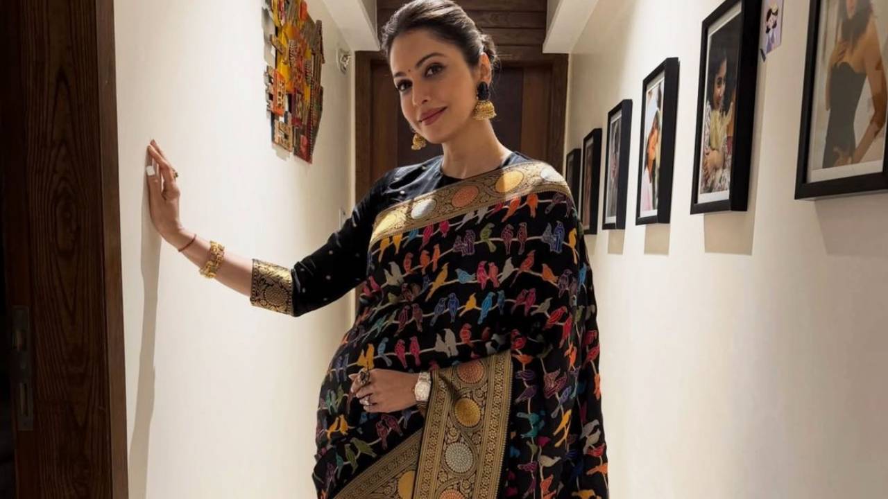 Star Saree Fashion 2025: ನಟಿ ಇಶಾ ಕೊಪ್ಪಿಕರ್‌ ಸೀರೆಯಲ್ಲಿ ಪಕ್ಷಿಗಳ ಕಲರವ - Image 5