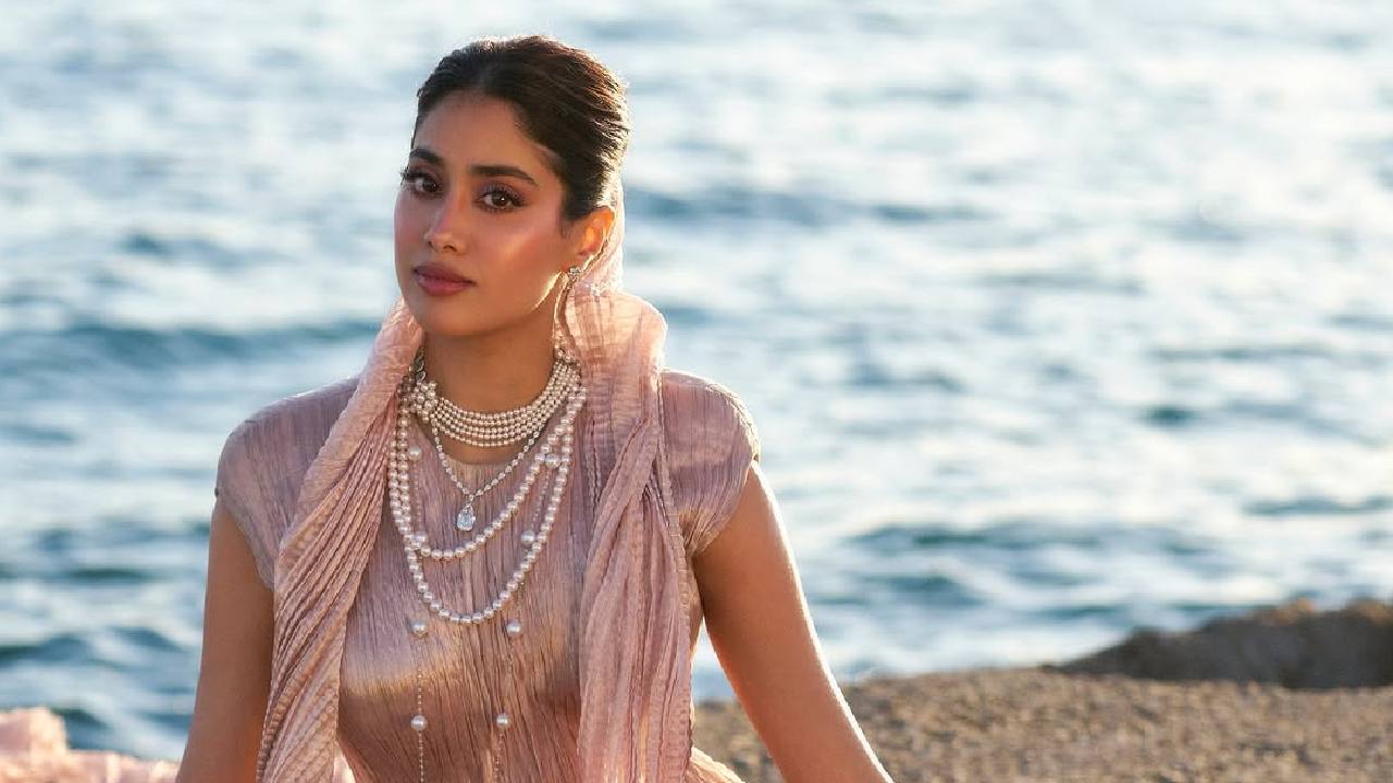Cannes 2025: ಕೇನ್ಸ್ ಫಿಲ್ಮ್ ಫೆಸ್ಟಿವಲ್ಗೆ ಬಾಲಿವುಡ್ ನಟಿ ಶ್ರೀದೇವಿ ಪುತ್ರಿ ಜಾಹ್ನವಿ ಗ್ರ್ಯಾಂಡ್ ಎಂಟ್ರಿ; ಅಮ್ಮನಿಗೆ ಹೋಲಿಸಿದ ನೆಟ್ಟಿಗರು - Image 3