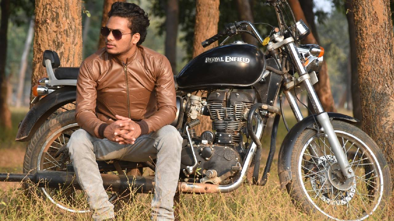 Winter Fashion 2025: ಲೆದರ್ ಜಾಕೆಟ್ ಧರಿಸುವವರಿಗೆ ಇಲ್ಲಿವೆ ಸಿಂಪಲ್ ಸ್ಟೈಲಿಂಗ್ ಟಿಪ್ಸ್ - Image 4