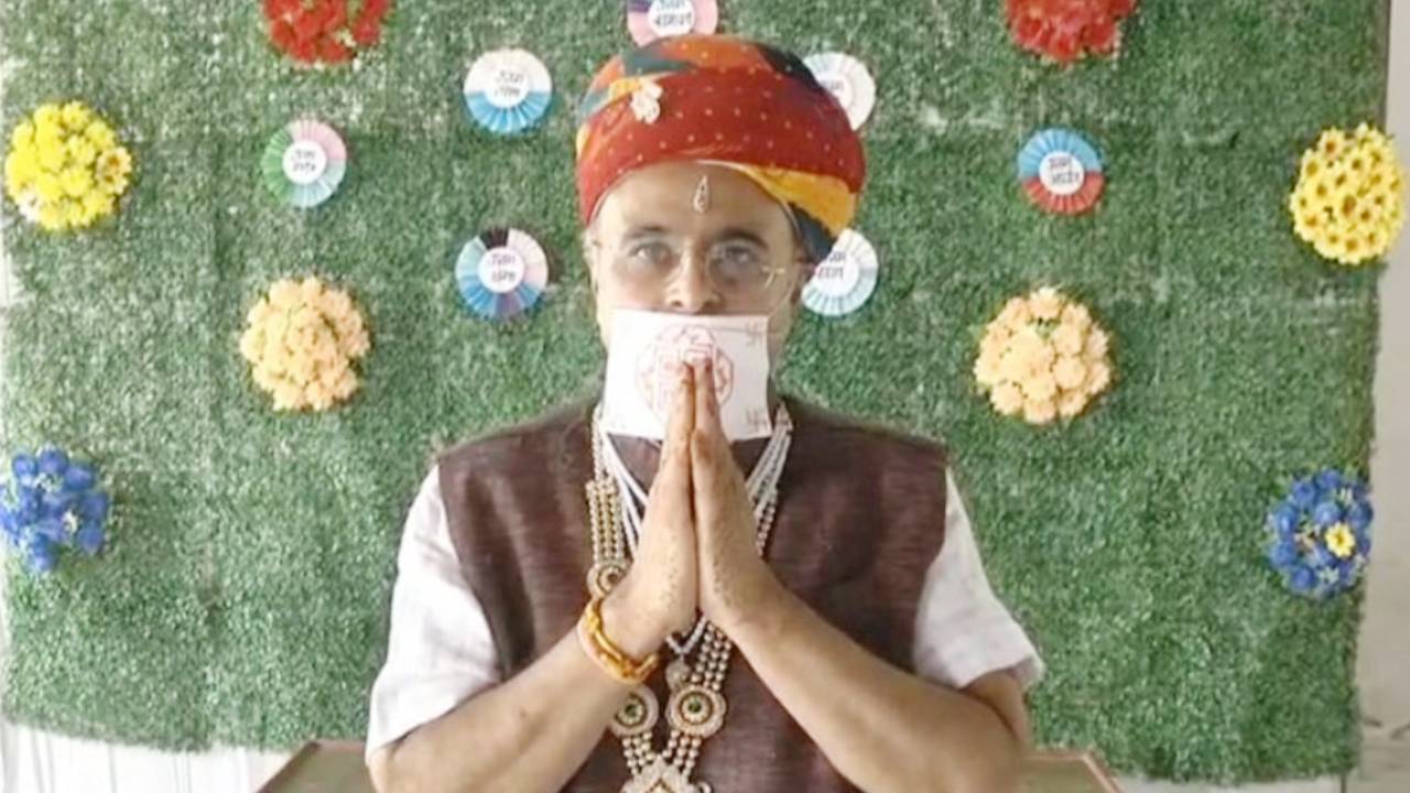 100 ಕೋಟಿ ರೂ. ಆಸ್ತಿ ತೊರೆದು ಜೈನ ಸನ್ಯಾಸ ದೀಕ್ಷೆ ಪಡೆದ ಯಾದಗಿರಿ ಉದ್ಯಮಿ!