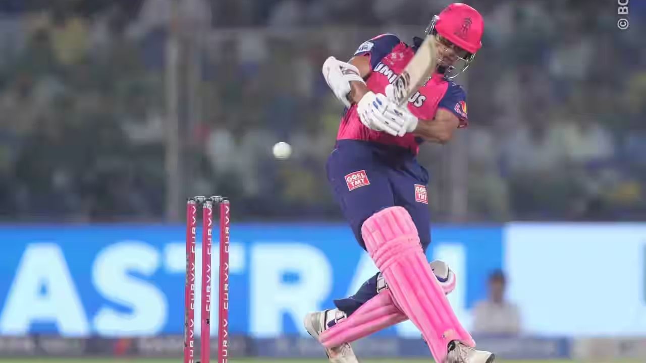IPL 2025: ಮೊದಲನೇ ಎಸೆತದಲ್ಲಿ ಬೌಂಡರಿ ಬಾರಿಸಿ ಇತಿಹಾಸ ಬರೆದ ಯಶಸ್ವಿ ಜೈಸ್ವಾಲ್! - Image 4