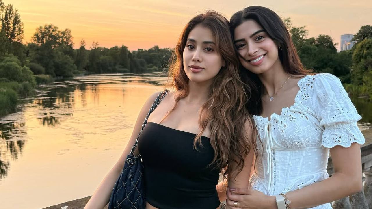 Janhvi Kapoor: ಶ್ರೀದೇವಿ ಪುತ್ರಿಯರ ಲಂಡನ್ ಪ್ರವಾಸ; ಮಸ್ತ್ ಮಸ್ತ್ ಫೋಟೋಸ್ಗೆ ಪೋಸ್ ಕೊಟ್ಟ ಸಿಸ್ಟರ್ಸ್ - Image 2