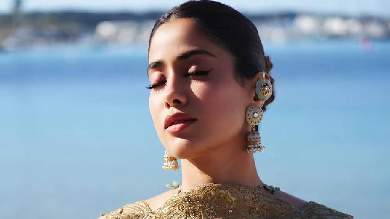 Cannes 2025: ಹೋಮ್ಬೌಂಡ್ ಚಿತ್ರದ ಪ್ರೀಮಿಯರ್ನಲ್ಲಿ ಅಪ್ಸರೆಯಂತೆ ಕಂಗೊಳಿಸಿದ ನಟಿ ಜಾನ್ವಿ ಕಪೂರ್; - Image 3