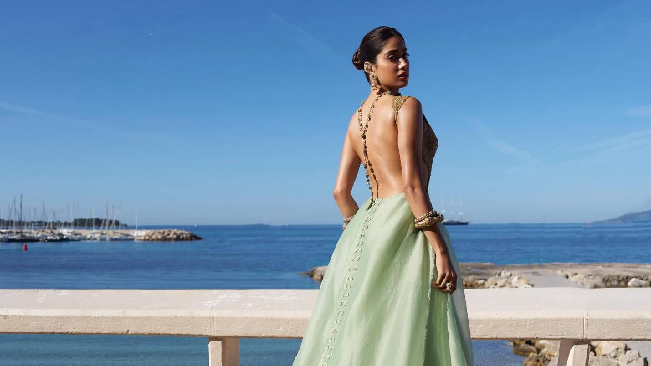 Cannes 2025: ಹೋಮ್ಬೌಂಡ್ ಚಿತ್ರದ ಪ್ರೀಮಿಯರ್ನಲ್ಲಿ ಅಪ್ಸರೆಯಂತೆ ಕಂಗೊಳಿಸಿದ ನಟಿ ಜಾನ್ವಿ ಕಪೂರ್; - Image 1