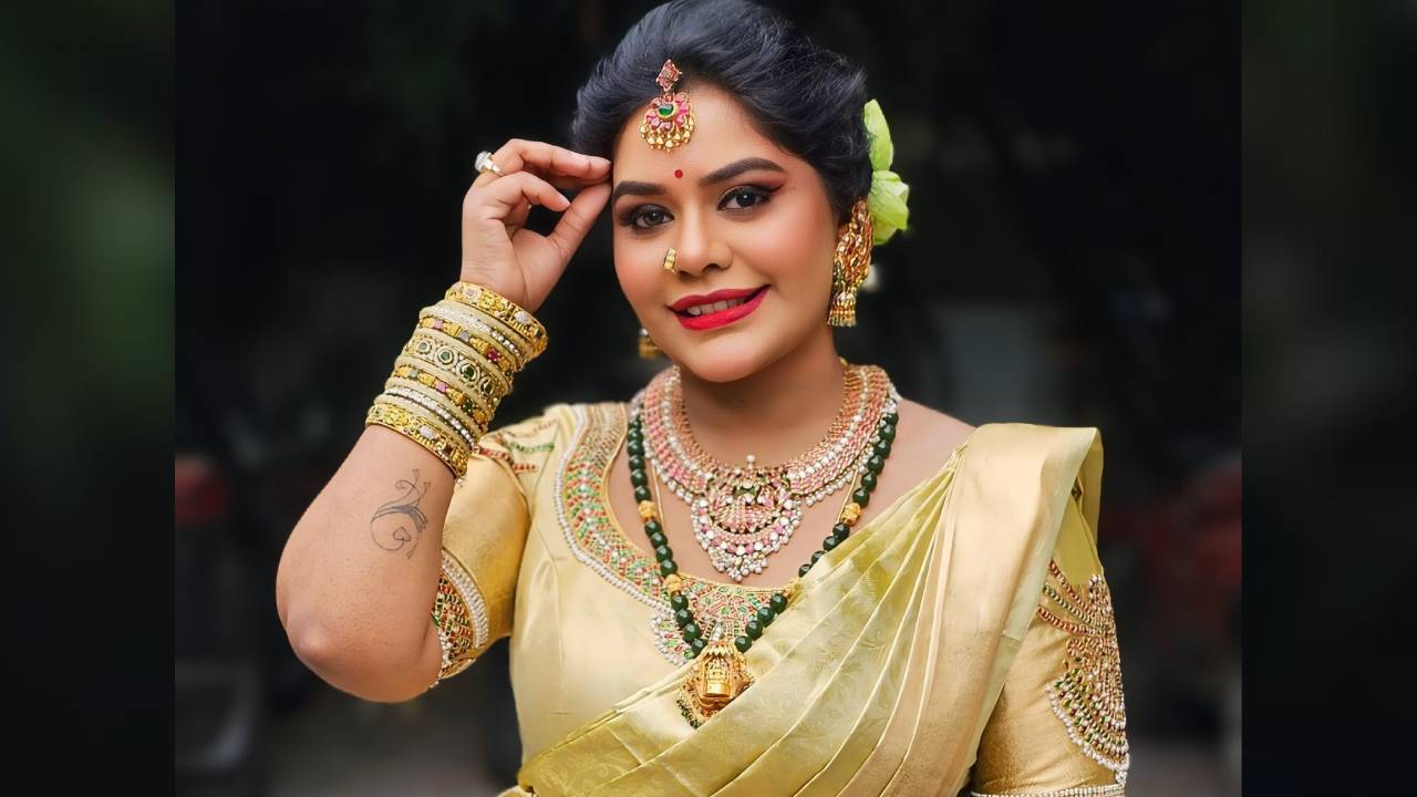 Jewel Blouse Trend 2025: ವರಮಹಾಲಕ್ಷ್ಮಿ ಹಬ್ಬಕ್ಕೆ ಟ್ರೆಂಡಿಯಾದ ಜ್ಯುವೆಲ್ ಬ್ಲೌಸ್ - Image 4