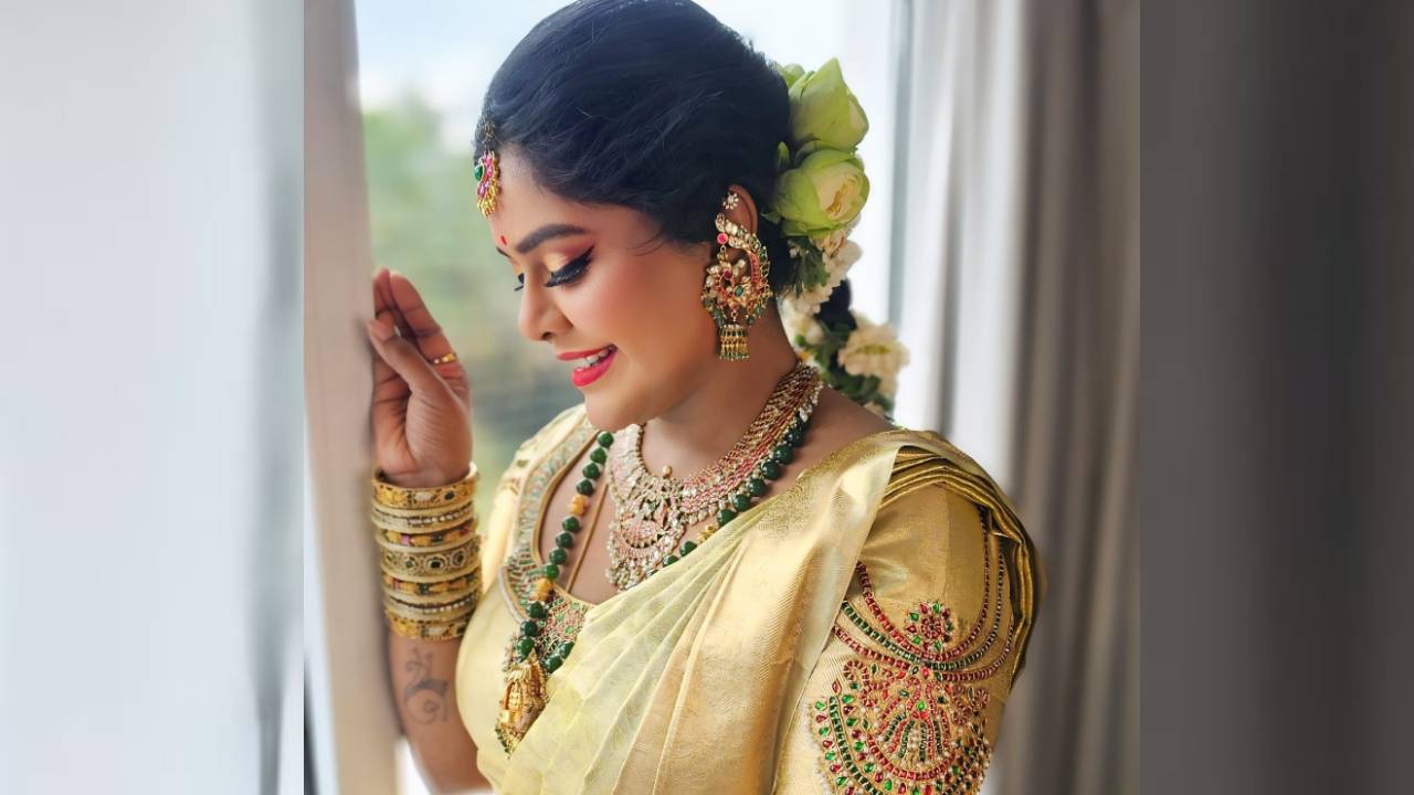 Jewel Blouse Trend 2025: ವರಮಹಾಲಕ್ಷ್ಮಿ ಹಬ್ಬಕ್ಕೆ ಟ್ರೆಂಡಿಯಾದ ಜ್ಯುವೆಲ್ ಬ್ಲೌಸ್ - Image 5