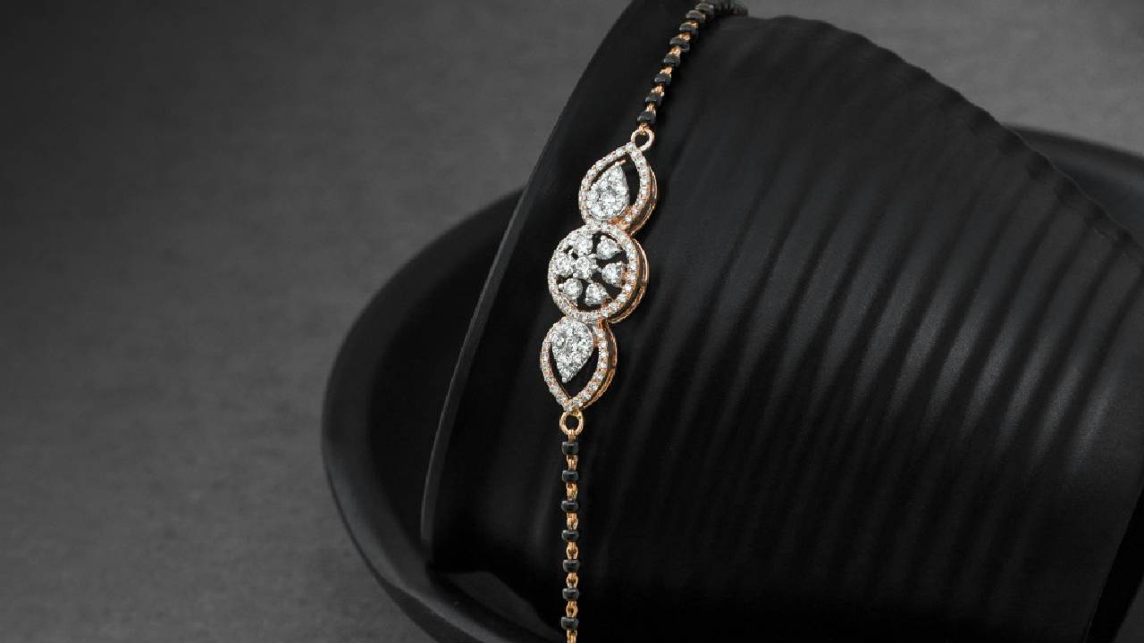 Jewel Fashion 2025: ಕೈಗಳ ಅಂದ ಹೆಚ್ಚಿಸುವ ಬ್ರೇಸ್ಲೆಟ್ ಆಗಿ ಬದಲಾದ ಕರಿಮಣಿ ಸರ - Image 3