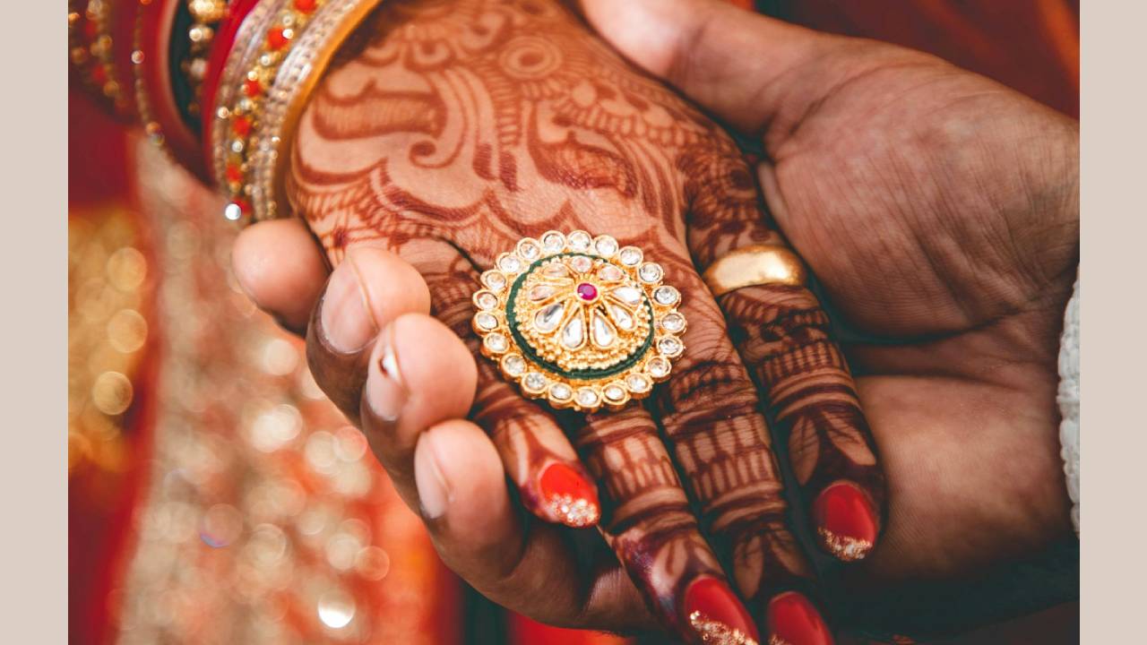 Jewel Trend 2025: ಊಹೆಗೂ ಮೀರಿದ ವಿನ್ಯಾಸಗಳಲ್ಲಿ ಬಂತು ಕಾಕ್ಟೈಲ್ ಫಿಂಗರ್ ರಿಂಗ್ಸ್ - Image 5