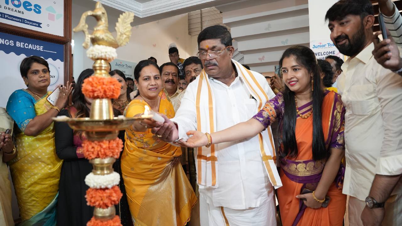 Ashwini puneeth: ರಾಜಾಜಿನಗರದಲ್ಲಿ ಜೂನಿಯರ್ ಟೋಸ್ ಶುಭಾರಂಭ; ಅಶ್ವಿನಿ ಪುನೀತ್ ಕನಸಿಗೆ ಶಾಸಕ ಗೋಪಾಲಯ್ಯ-ಅನುಶ್ರೀ ಸಾಥ್ - Image 1