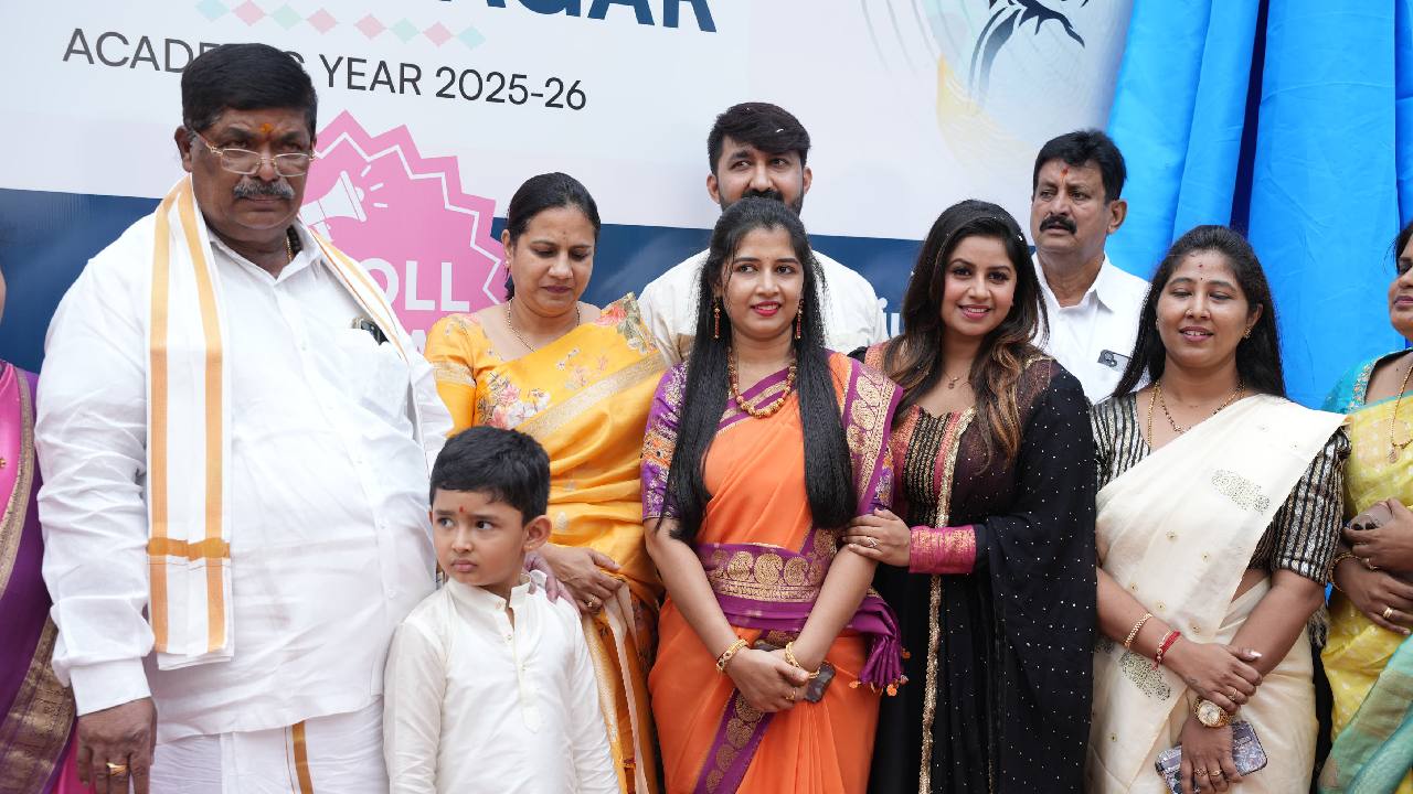 Ashwini puneeth: ರಾಜಾಜಿನಗರದಲ್ಲಿ ಜೂನಿಯರ್ ಟೋಸ್ ಶುಭಾರಂಭ; ಅಶ್ವಿನಿ ಪುನೀತ್ ಕನಸಿಗೆ ಶಾಸಕ ಗೋಪಾಲಯ್ಯ-ಅನುಶ್ರೀ ಸಾಥ್ - Image 3
