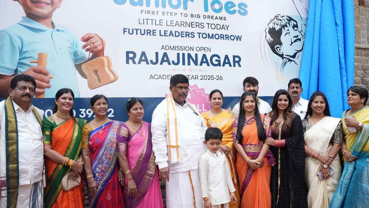 Ashwini puneeth: ರಾಜಾಜಿನಗರದಲ್ಲಿ ಜೂನಿಯರ್ ಟೋಸ್ ಶುಭಾರಂಭ; ಅಶ್ವಿನಿ ಪುನೀತ್ ಕನಸಿಗೆ ಶಾಸಕ ಗೋಪಾಲಯ್ಯ-ಅನುಶ್ರೀ ಸಾಥ್ - Image 4