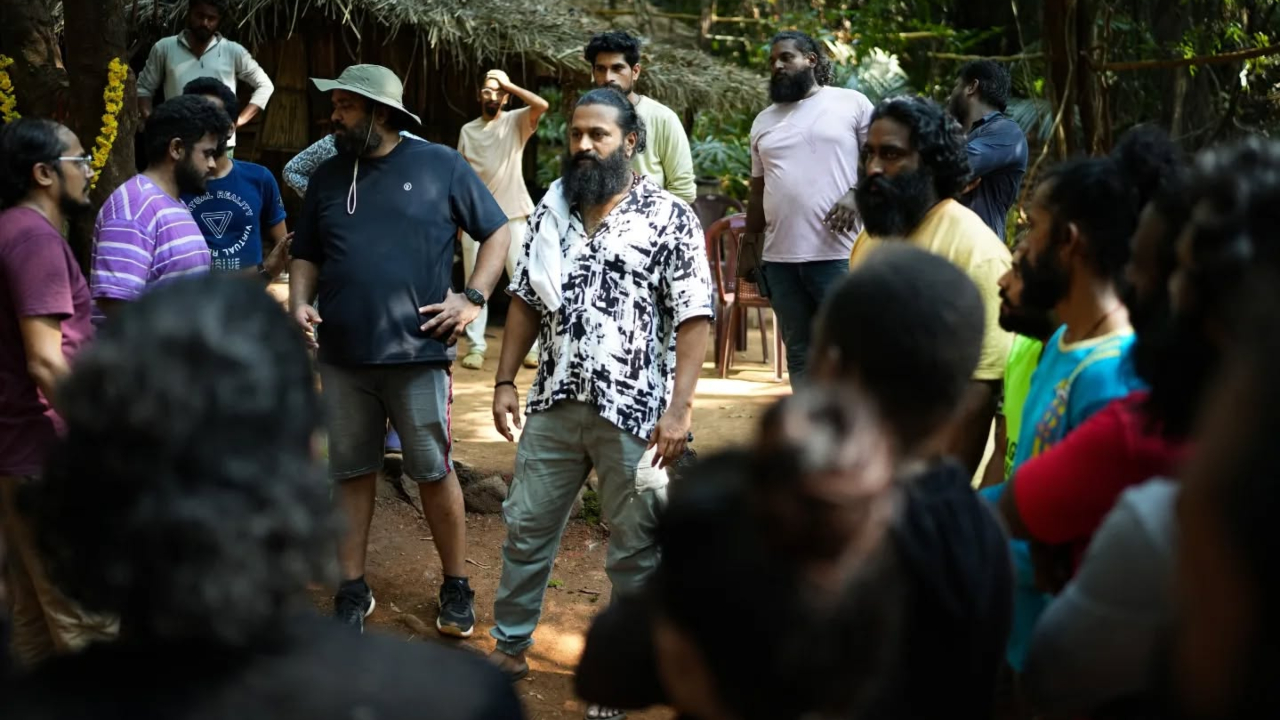 Photos: ʻಕಾಂತಾರ: ಚಾಪ್ಟರ್‌ 1ʼ ಸಿನಿಮಾದ ಮೊದಲ ವರ್ಕ್‌ಶಾಪ್‌ನ ಫೋಟೋಗಳನ್ನ ಶೇರ್‌ ಮಾಡಿ ರಿಷಬ್‌ ಶೆಟ್ಟಿ ಹೇಳಿದ್ದೇನು? - Image 2