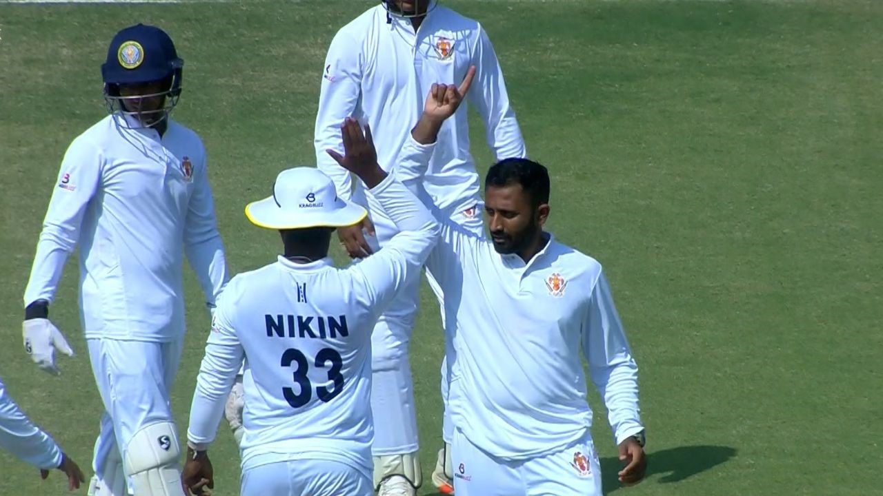 ಮಹಾರಾಷ್ಟ್ರ ಎದುರು ಎರಡನೇ ದಿನ ಪ್ರಾಬಲ್ಯ ಸಾಧಿಸಿದ ಕರ್ನಾಟಕ!