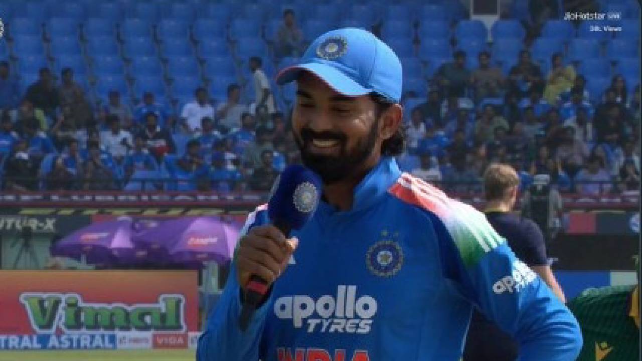 ಎಡಗೈನಲ್ಲಿ ನಾಣ್ಯ ಚಿಮ್ಮುಗೆ ಮಾಡಿ ಟಾಸ್‌ ಗೆದ್ದ ಕೆ.ಎಲ್‌ ರಾಹುಲ್‌