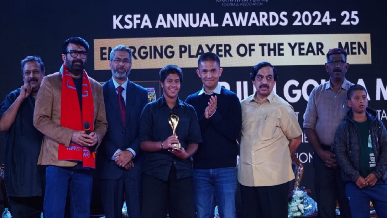 ಬಿ ಎಲ್ ಕಶ್ಯಪ್ & ಸನ್ಸ್ ಬೆಂಬಲಿತ ರೂಟ್ಸ್ ಫುಟ್ಬಾಲ್ ಕ್ಲಬ್ʼಗೆ ಗೌರವ