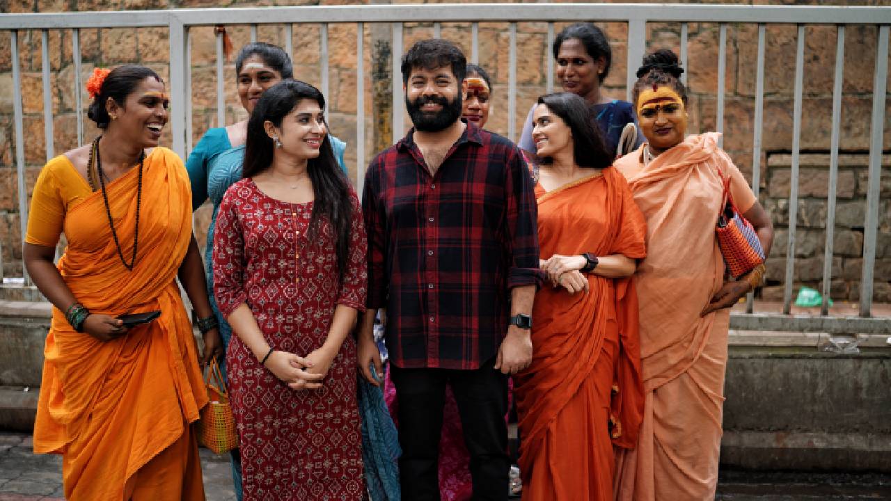 ಕೆ.ಆರ್.ಮಾರುಕಟ್ಟೆಯಲ್ಲಿ ʼಕಮಲ್ ಶ್ರೀದೇವಿʼ: ಸೋನೆ ಮಳೆ ಜತೆಗೆ ಸಚಿನ್ ಚಲುವರಾಯಸ್ವಾಮಿ-ಸಂಗೀತಾ ಭಟ್ ಮಸ್ತ್ ಫೋಟೊ ಶೂಟ್ - Image 5