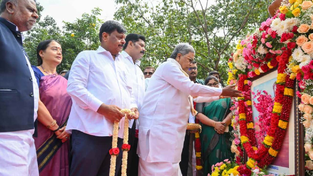 CM Siddaramaiah: ಕನಕದಾಸರು ಕೇವಲ ಭಕ್ತರಾಗಿರದೇ ಒಬ್ಬ ದಾರ್ಶನಿಕ ವ್ಯಕ್ತಿಯಾಗಿದ್ದರು; ಮುಖ್ಯಮಂತ್ರಿ ಸಿದ್ದರಾಮಯ್ಯ