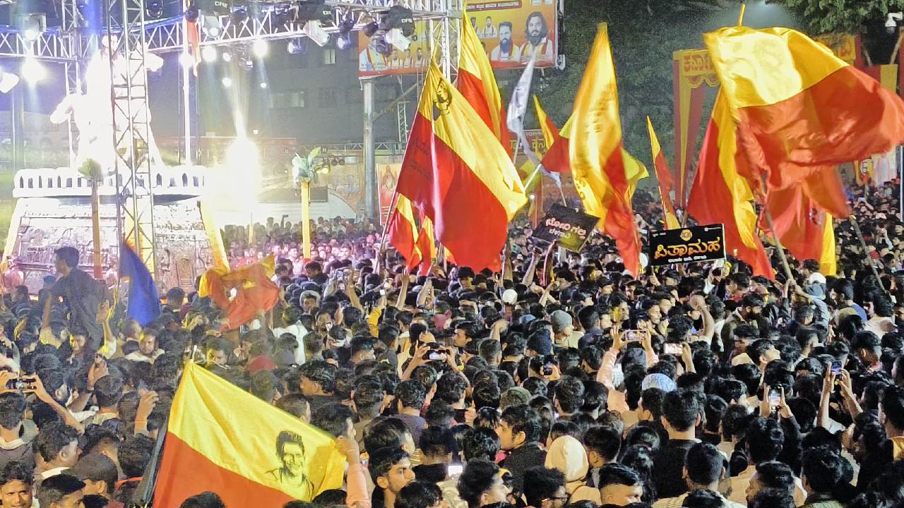 Kannada Rajyotsava: ಕುಂದಾ ನಗರಿಯಲ್ಲಿ ಕಳೆಗಟ್ಟಿದ ಕನ್ನಡ ರಾಜ್ಯೋತ್ಸವ; ಮಧ್ಯರಾತ್ರಿಯಿಂದಲೇ ಆಚರಣೆ ಶುರು