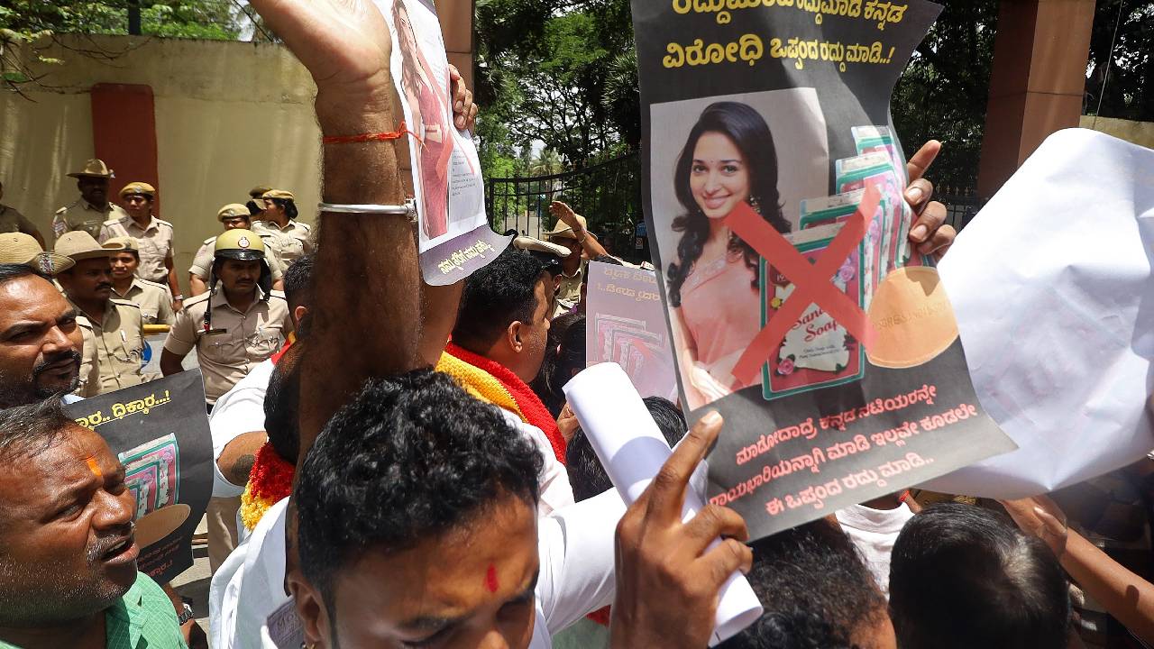 Tamannaah Bhatia: ತಮನ್ನಾ ಮೇಲೆ ಲವ್ ಇದ್ರೆ ಸಿನಿಮಾ ಮಾಡಿ; ಸಚಿವ ಎಂ.ಬಿ.ಪಾಟೀಲ್ ವಿರುದ್ಧ ಯುಕವೇ ಆಕ್ರೋಶ - Image 2
