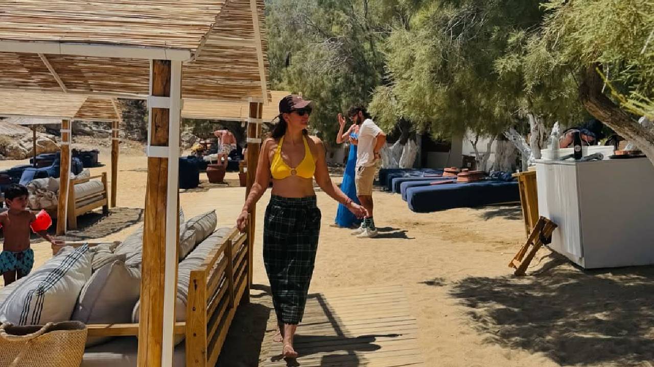 Kareena Kapoor: ವೆಕೇಷನ್ ಮೂಡ್‌ನಲ್ಲಿ ಕರೀನಾ ಕಪೂರ್- ಲುಂಗಿ ಉಟ್ಟು ಬೋಲ್ಡ್‌ ಫೋಟೋಶೂಟ್ - Image 5