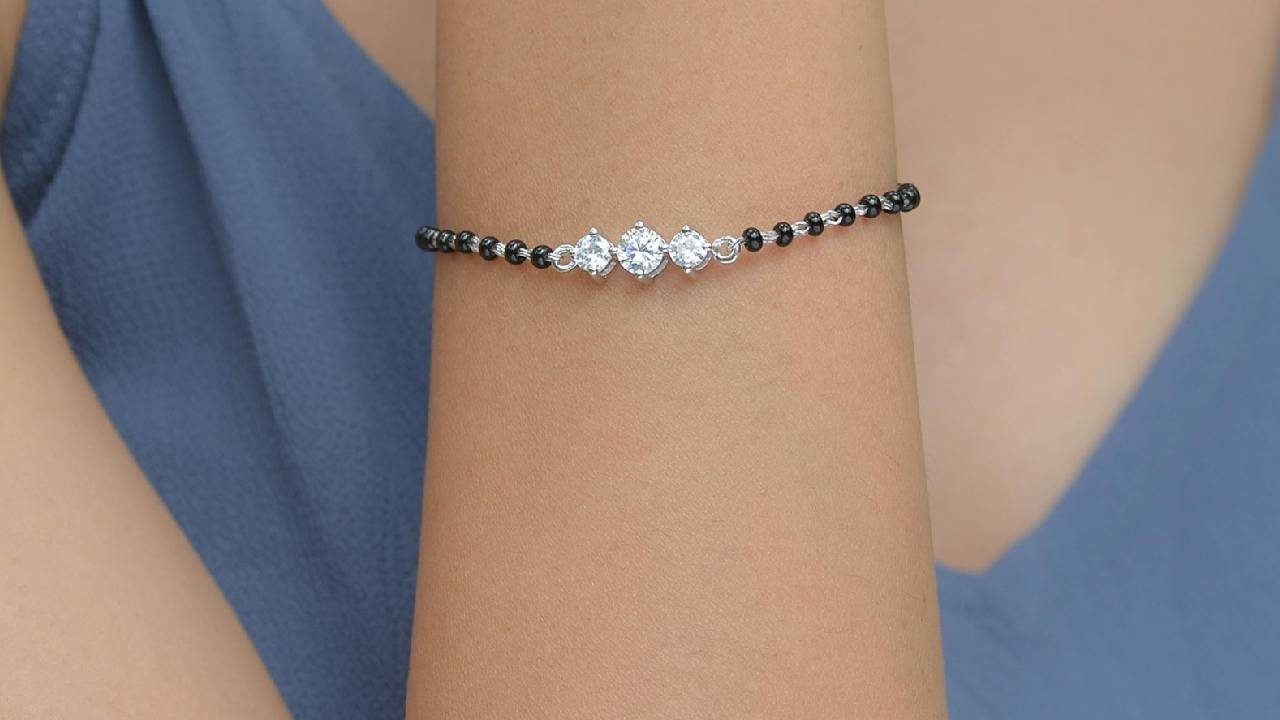 Jewel Fashion 2025: ಕೈಗಳ ಅಂದ ಹೆಚ್ಚಿಸುವ ಬ್ರೇಸ್ಲೆಟ್ ಆಗಿ ಬದಲಾದ ಕರಿಮಣಿ ಸರ - Image 5